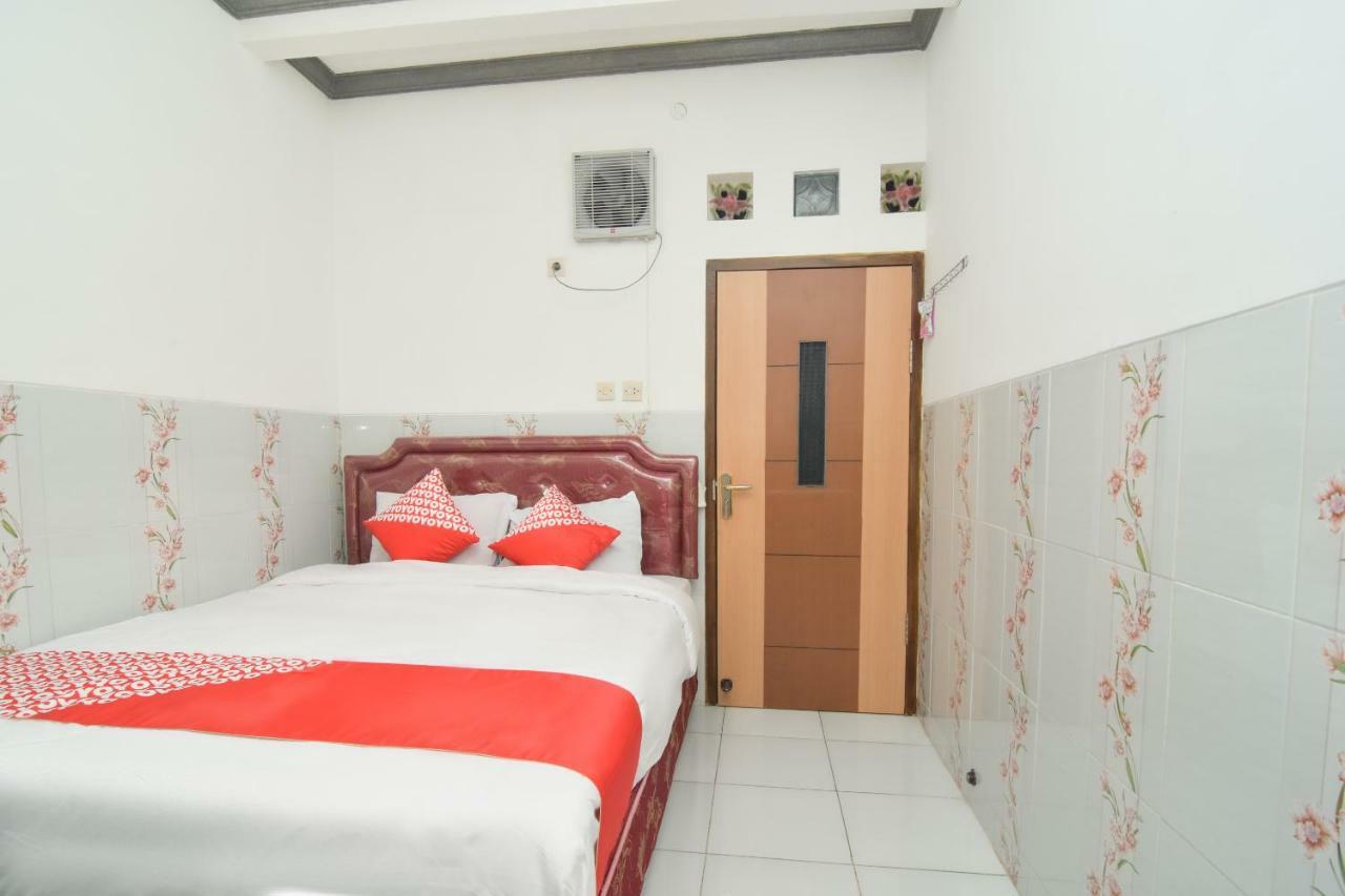 โอโย 1480 วิลลา ดูวา ปุตรี Hotel ปาซูรูอัน ภายนอก รูปภาพ